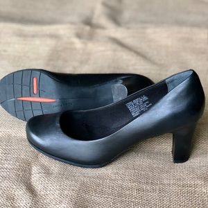Rockport Total Motion Round Toe Pumps 8.5